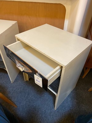 Lot 446 - A pair of Raymond Loewy 'DF-2000' bedside tables