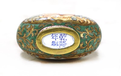 Lot 337 - A Chinese enamelled snuff bottle