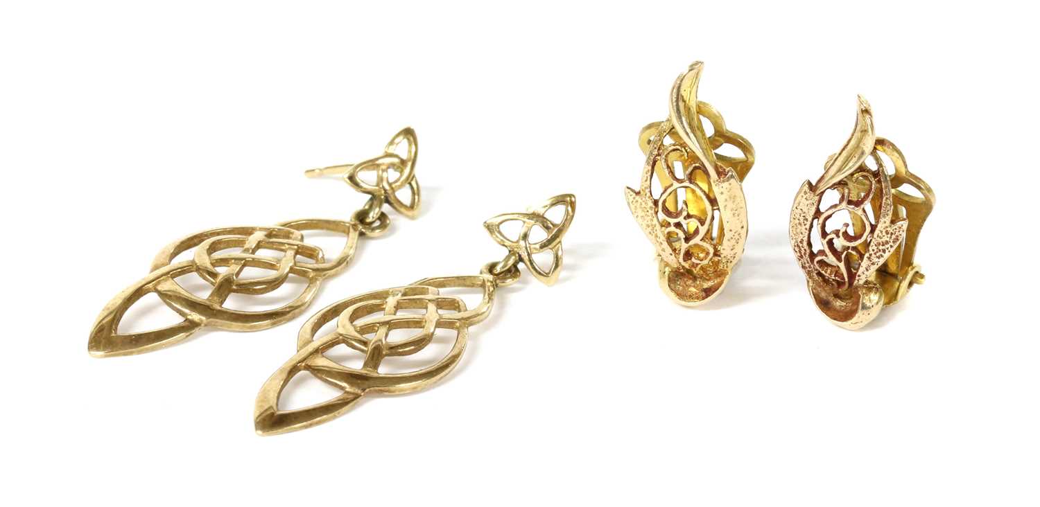 Lot 101 - A pair of 9ct gold pierced clip earrings