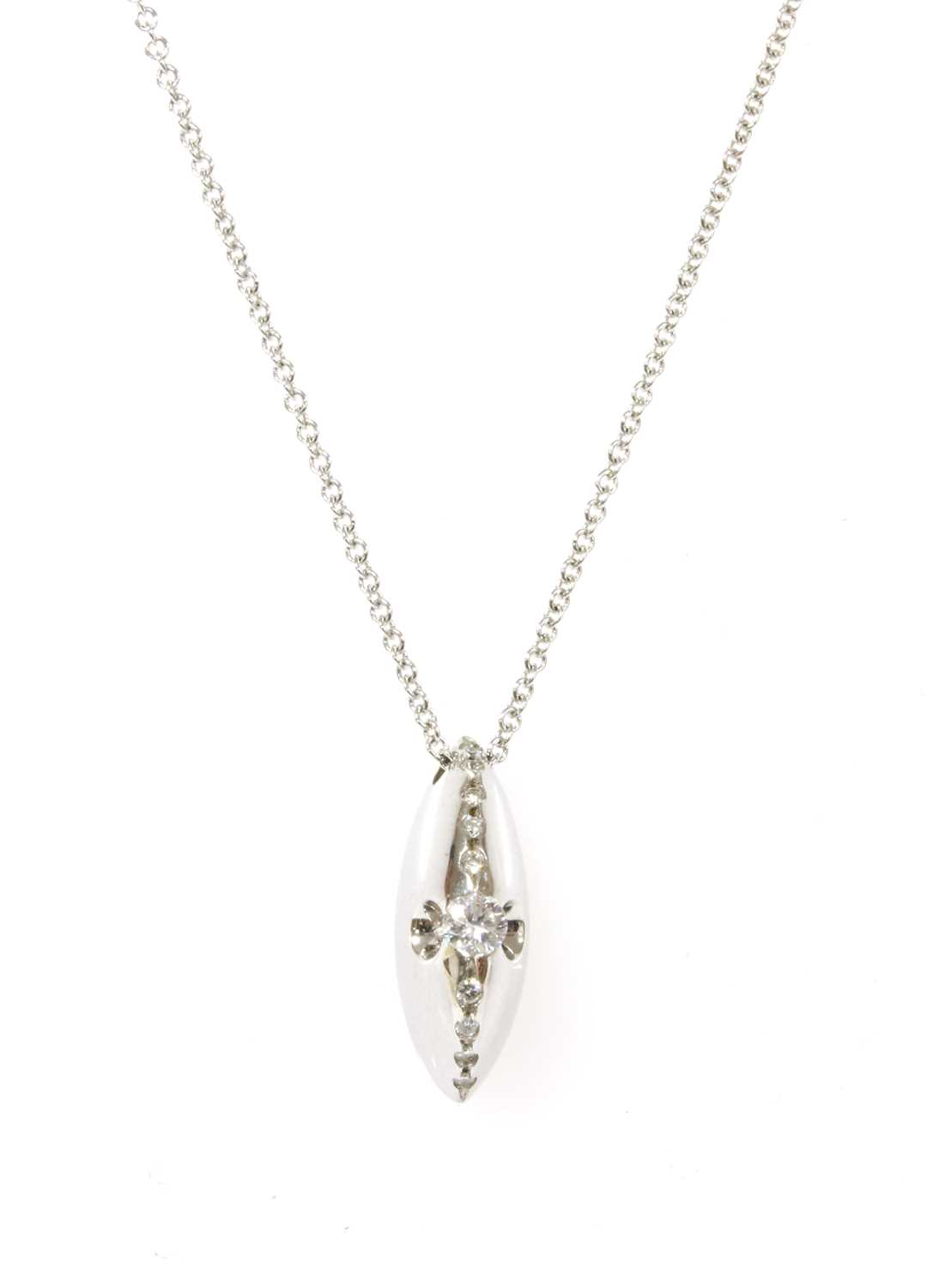 Lot 92 - An 18ct white gold diamond pendant