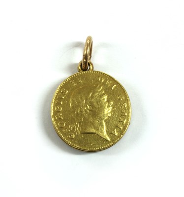 Lot 5 - A gold chalcedony locket