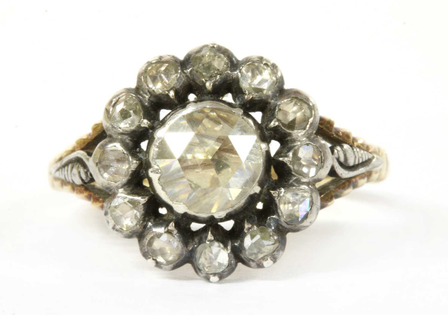 Lot 40 - A Dutch rose cut diamond cluster ring