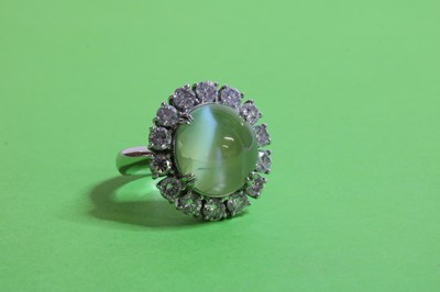 Lot 339 - A platinum, chrysoberyl cat's eye and diamond oval cluster ring