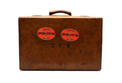 Lot 204 - A Gutsytan leather suitcase