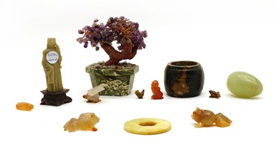 Lot 118 - A collection of Chinese hardstone carvings