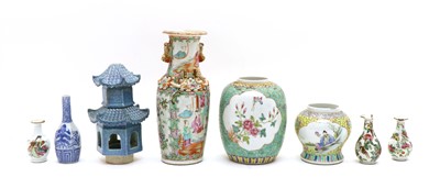 Lot 133 - A collection of Chinese ceramics