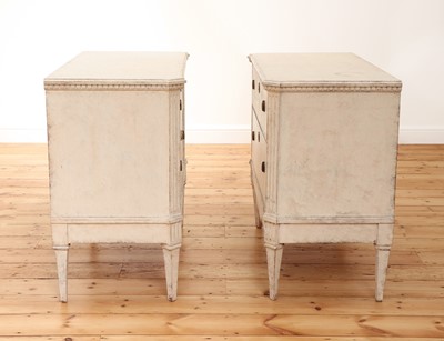 Lot 422 - A pair of French painted commodes