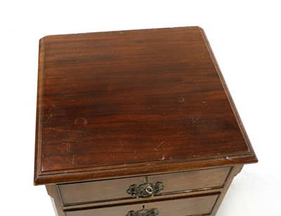 Lot 336 - A pair of George III-style mahogany bedside chests