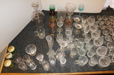 Lot 262 - A collection of various glasswares