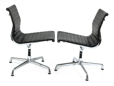 Lot 361 - A pair of Eames 'EA105' chairs