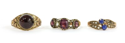 Lot 34 - A 12ct gold garnet and split pearl ring