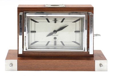 Lot 103 - An Art Deco mantel clock