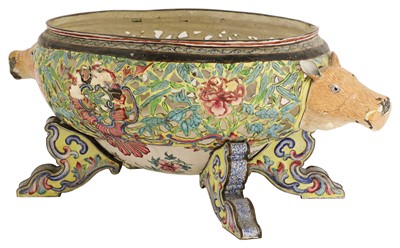 Lot 136 - A Chinese export Canton enamelled tureen