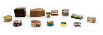Lot 157 - A large collection of trinket boxes