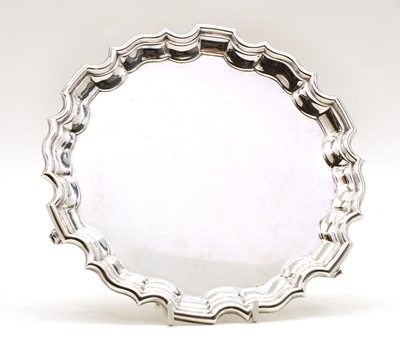 Lot 6 - An Edwardian silver salver of circular form