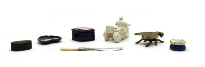 Lot 172 - A Moorcroft Magnolia pattern pin dish and trinket box