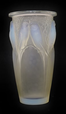 Lot 141 - A Lalique 'Ceylan' opalescent glass vase