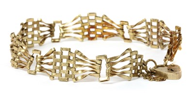 Lot 75 - A 9ct gold five row fan shaped gate bracelet