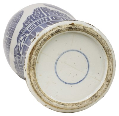 Lot 17 - A Chinese blue and white vase