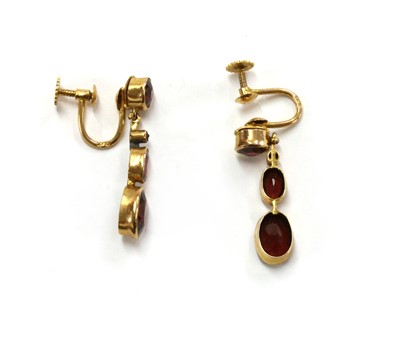 Lot 150 - A pair of gold garnet drop earrings