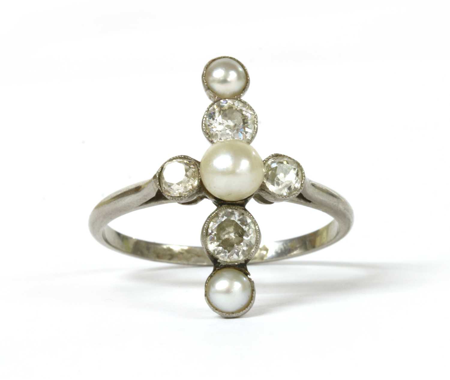 Lot 13 - A platinum pearl and diamond ring