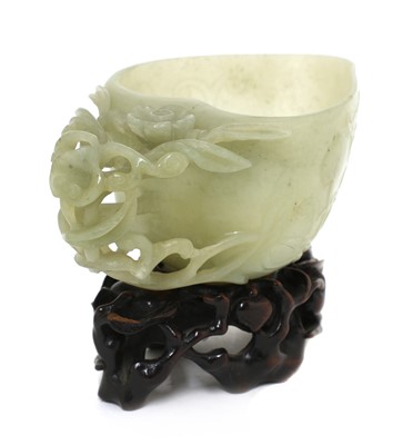 Lot 81 - A Chinese jade cup