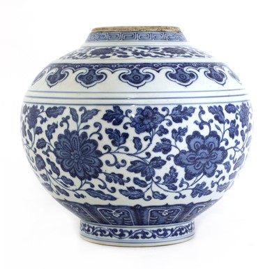 Lot 287 - A Chinese blue and white vase