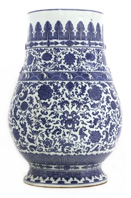 Lot 267 - A Chinese blue and white vase