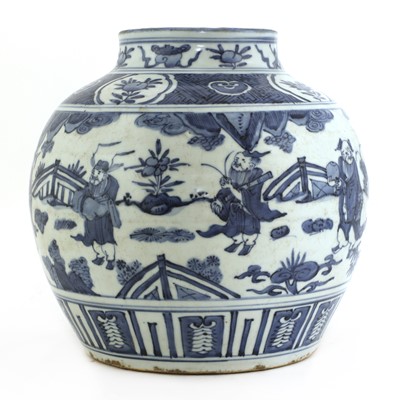 Lot 253 - A Chinese blue and white jar