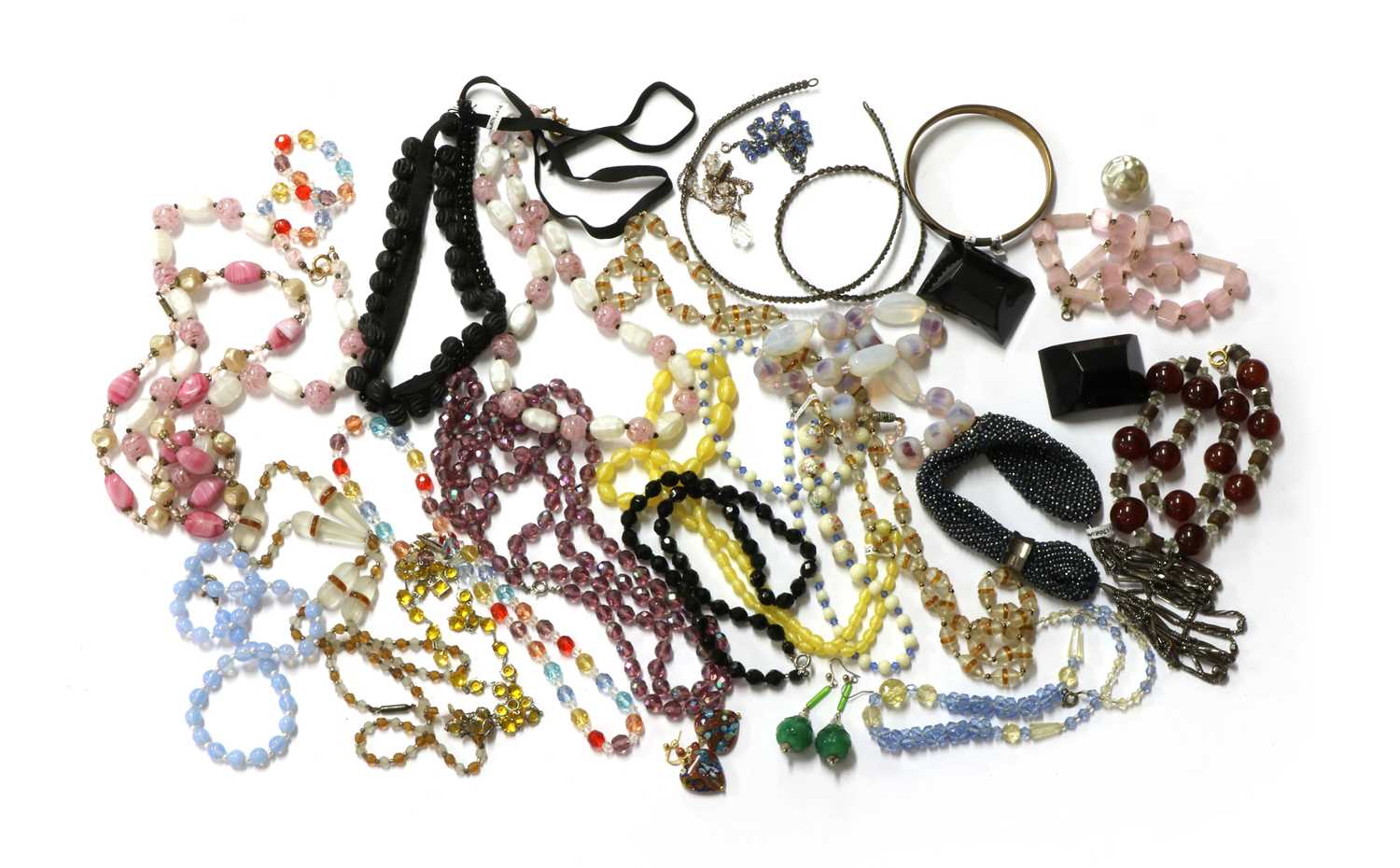 Lot 203 - A quantity of Victorian, Art Deco, and later costume jewellery