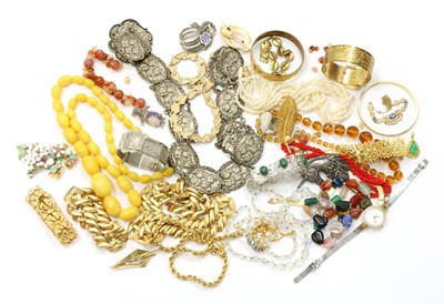 Lot 297 - A quantity of costume jewellery