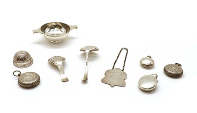 Lot 47 - A silver reproduction jockey cap caddy spoon