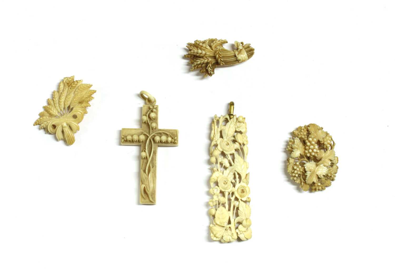 Lot 25 - A carved ivory cross