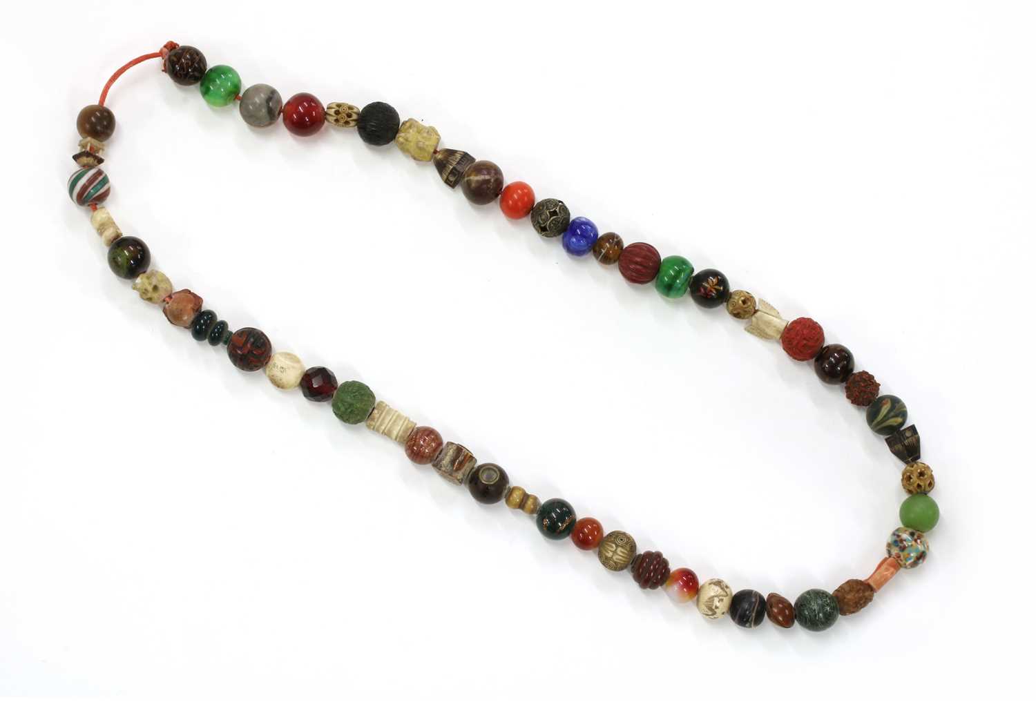 Lot 37 - An assorted bead necklace