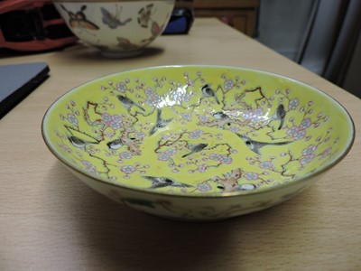 Lot 253 - A Chinese famille rose dish