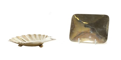 Lot 41 - A George III silver shell-shaped dish