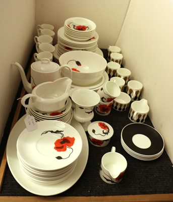 Lot 288 - A Wedgwood Susie Cooper design Cornpoppy pattern tea and dinner service