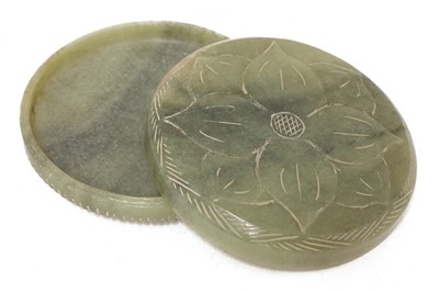 Lot 316 - A Chinese jade box and cover