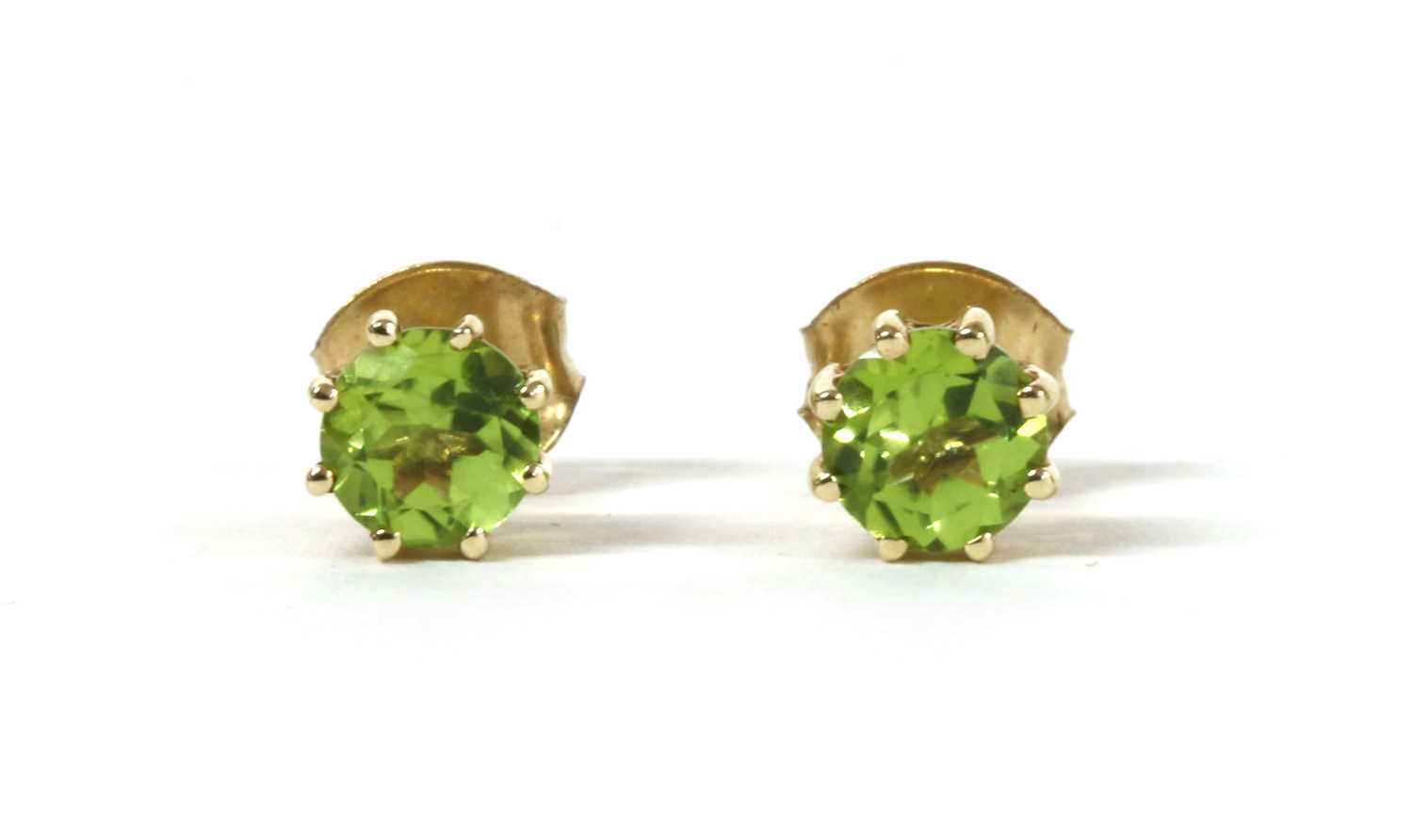 Lot 191 - A pair of gold single stone peridot stud earrings