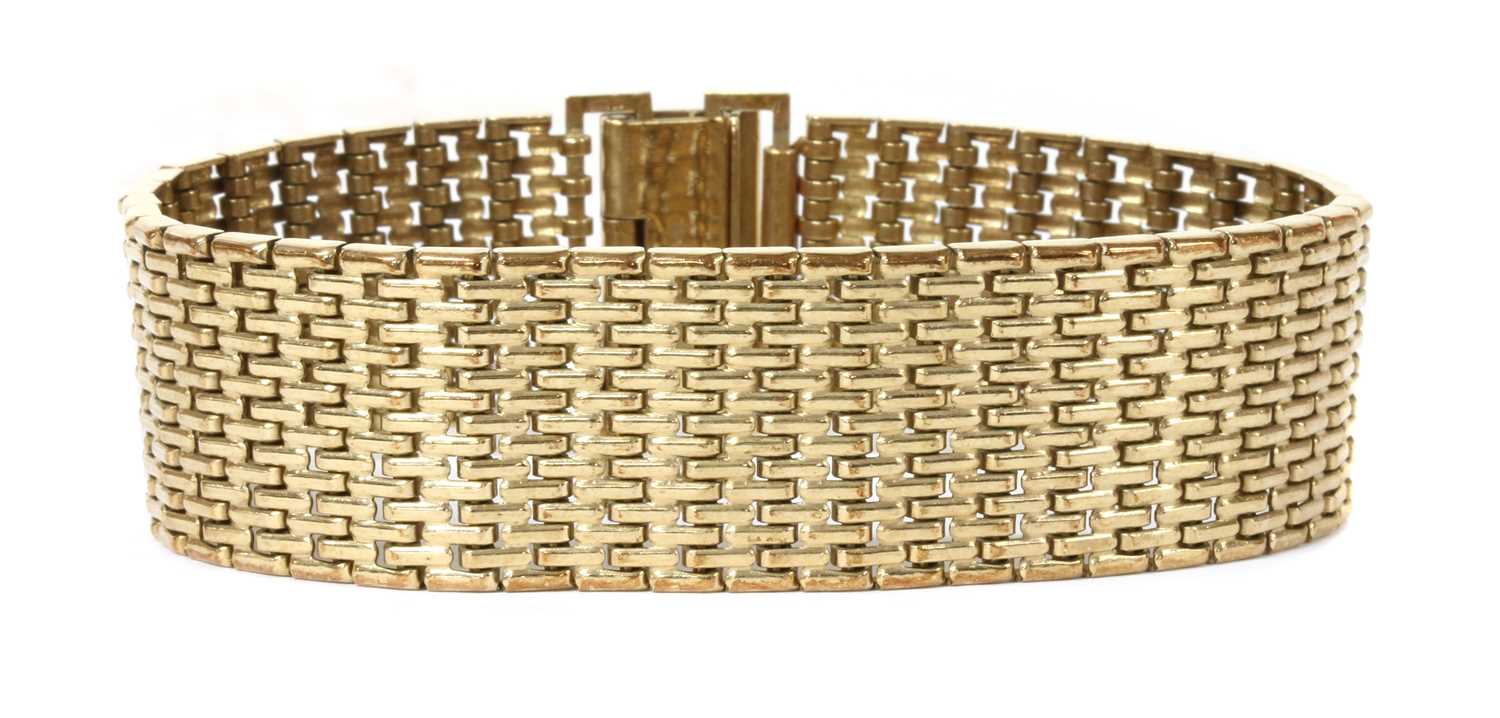 Lot 78 - A 9ct gold brick link bracelet