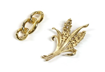 Lot 263 - A gold-plated Christian Dior curb link-style brooch