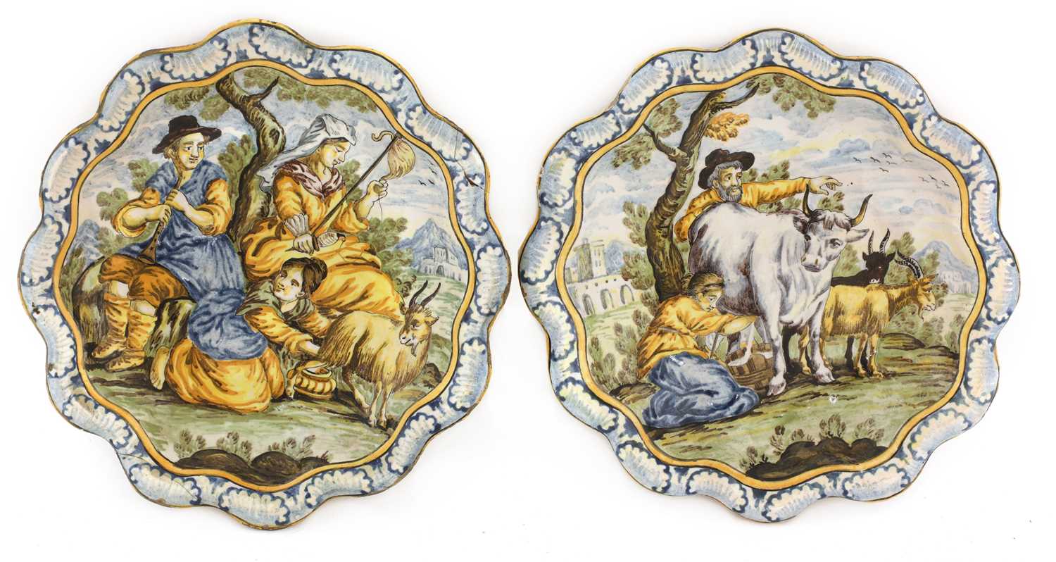 Lot 448 - A pair of Italian maiolica dishes