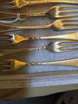 Lot 502 - A set of George II silver-gilt dessert cutlery