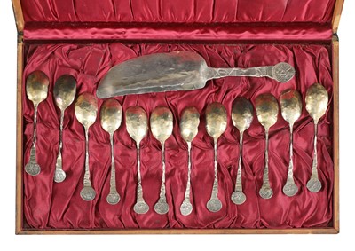 Lot 510 - A cased set of twelve American silver ice cream spoons and cutter