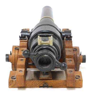 Lot 728 - A model of an 1860 breech-loading Armstrong RBL 7in naval gun