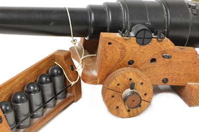 Lot 728 - A model of an 1860 breech-loading Armstrong RBL 7in naval gun