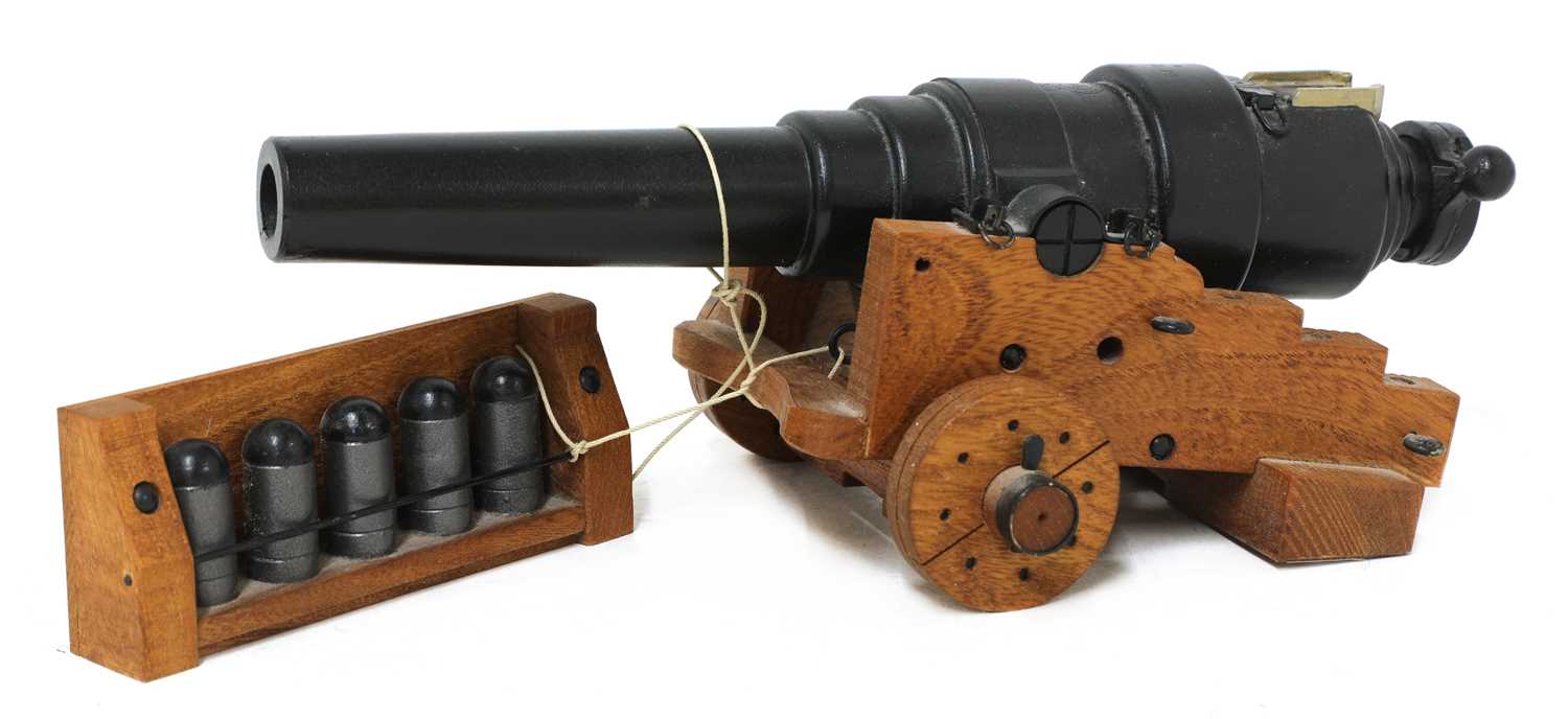 Lot 728 - A model of an 1860 breech-loading Armstrong RBL 7in naval gun