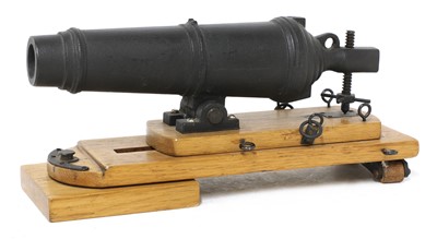 Lot 726 - A model of a late 18th century naval carronade