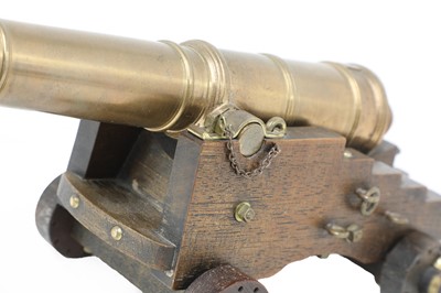 Lot 725 - A model of an 18th century English Naval cannon