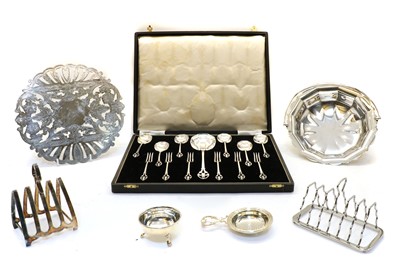 Lot 29A - A collection of mixed silver plated wares